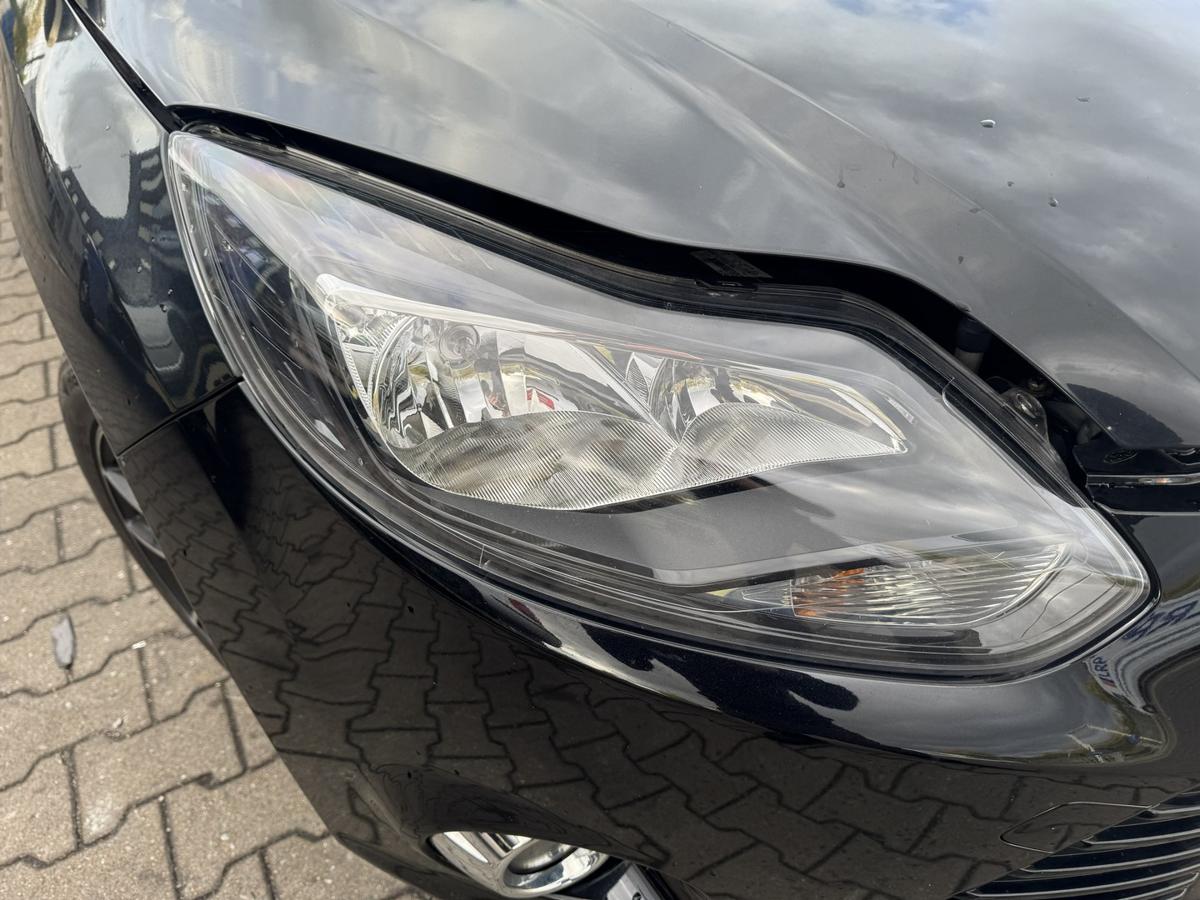 Ford Focus 3 original Scheiwerfer vorn rechts Halogen Bj.2011